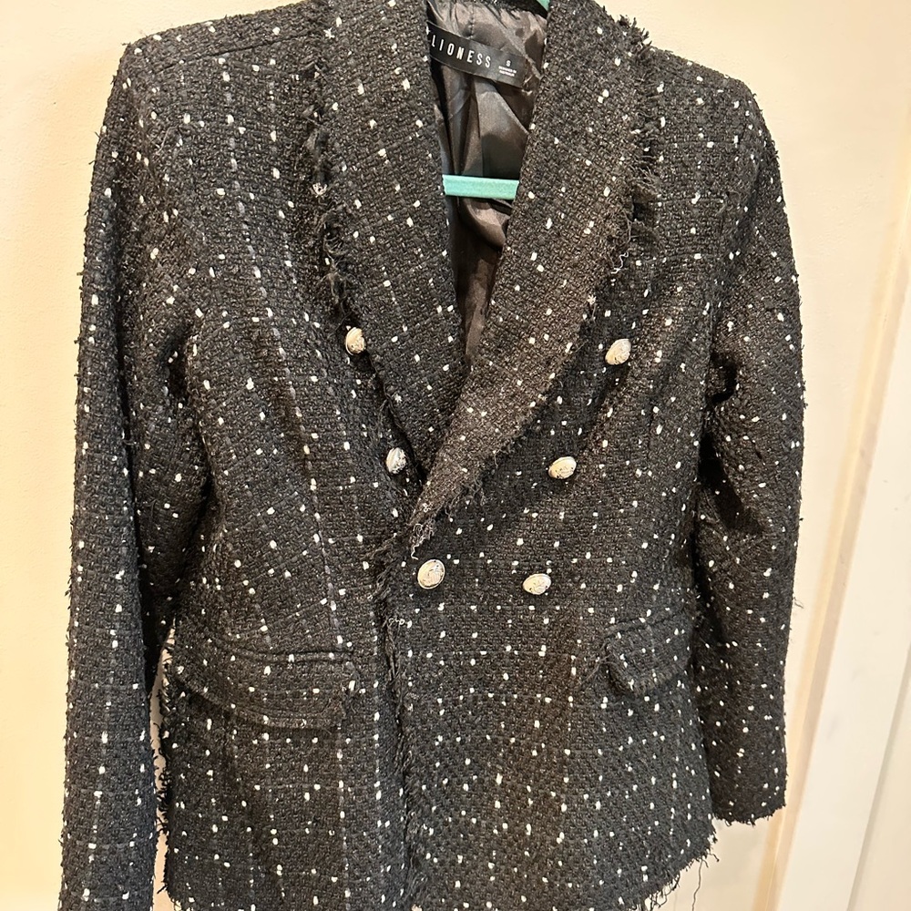 EUC Lioness Kendall Tweed Blazer with Sliver buttons